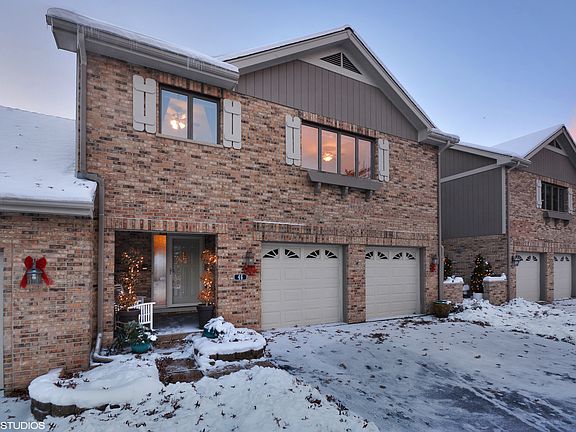 2nd image of 46 Castle Rock Ln