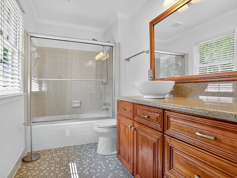 447 Cove Dr NE — Photo 16