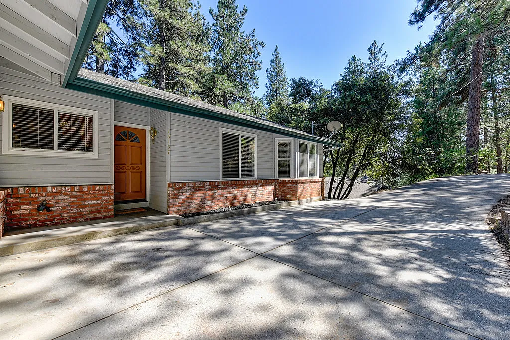 3 bed, 1439 sqft, $2,850 — Photo 2