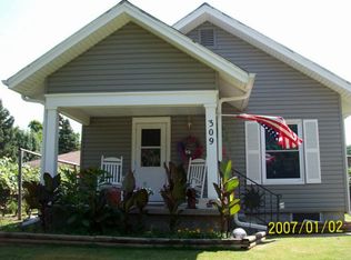 309 N 8th St, Hiawatha, KS 66434