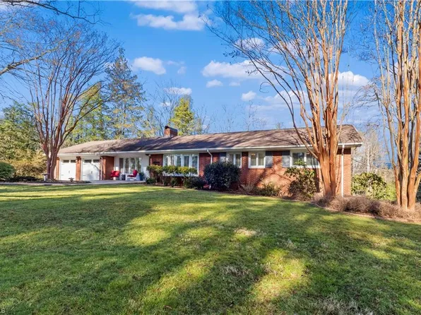 741 Country Club Rd, Mount Airy, NC 27030