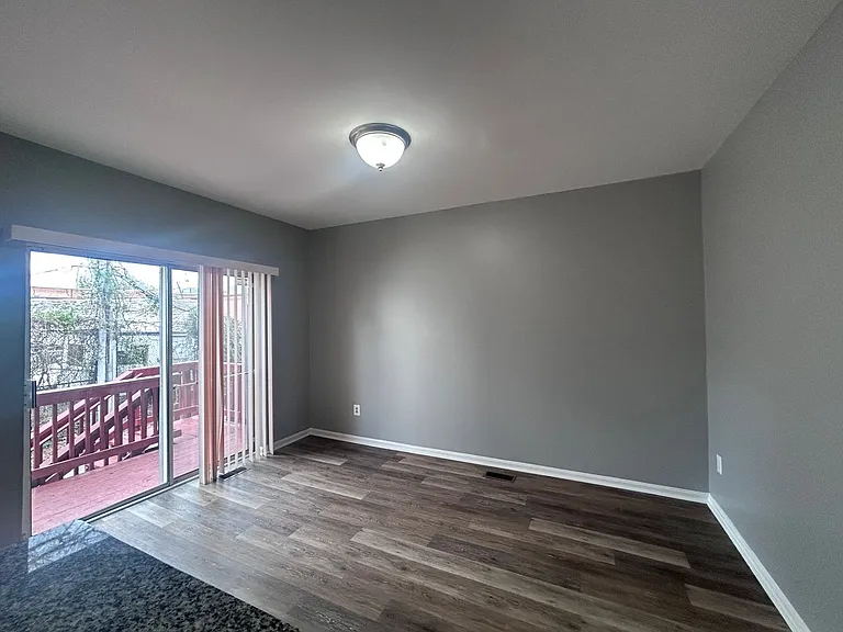 2571 Francis St — Photo 8