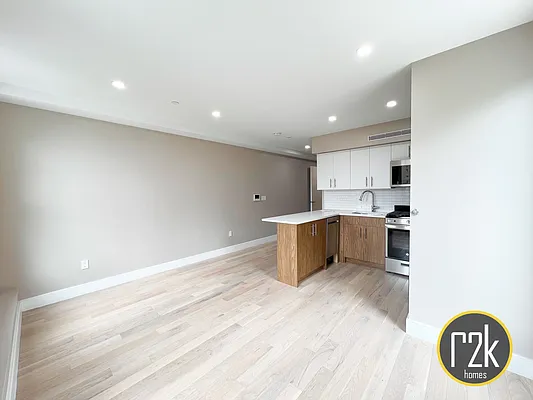 Rented by Realty 2000 Corp | media 16