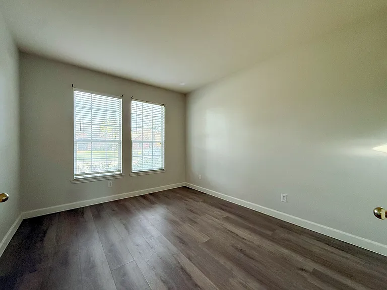 1916 Silver Leaf Dr — Photo 8
