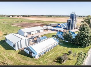 W10016 Fir Rd, New London, WI 54961