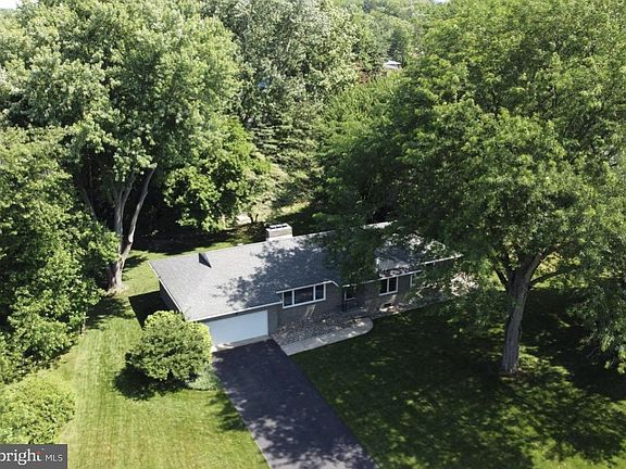 3rd image of 2213 Jones Ln