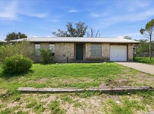 1307 Amy St, George West, TX 78022