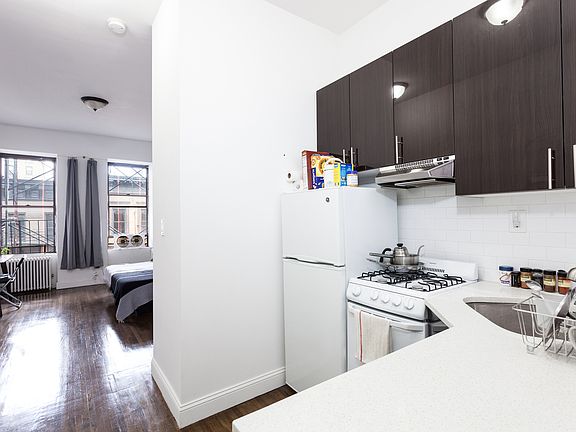 5th image of 210 W 80th St APT 5FE