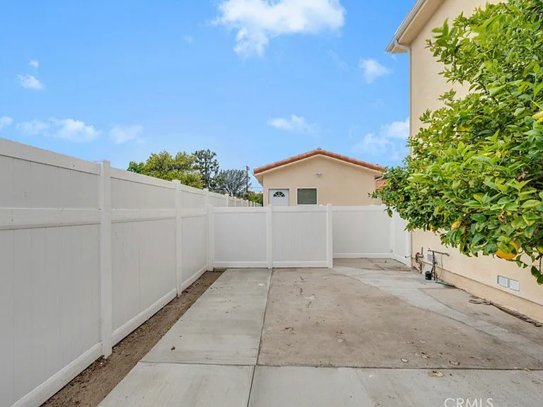 6744 Radford Ave — Photo 3