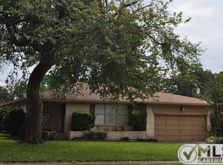 110 Valencia Dr, Garland, TX 75041