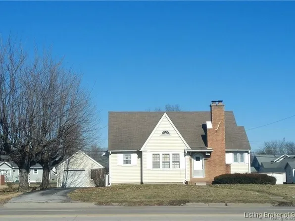 962 W McClain Avenue, Scottsburg, IN 47170