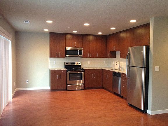 2nd image of 3816 NE Royal View Ave