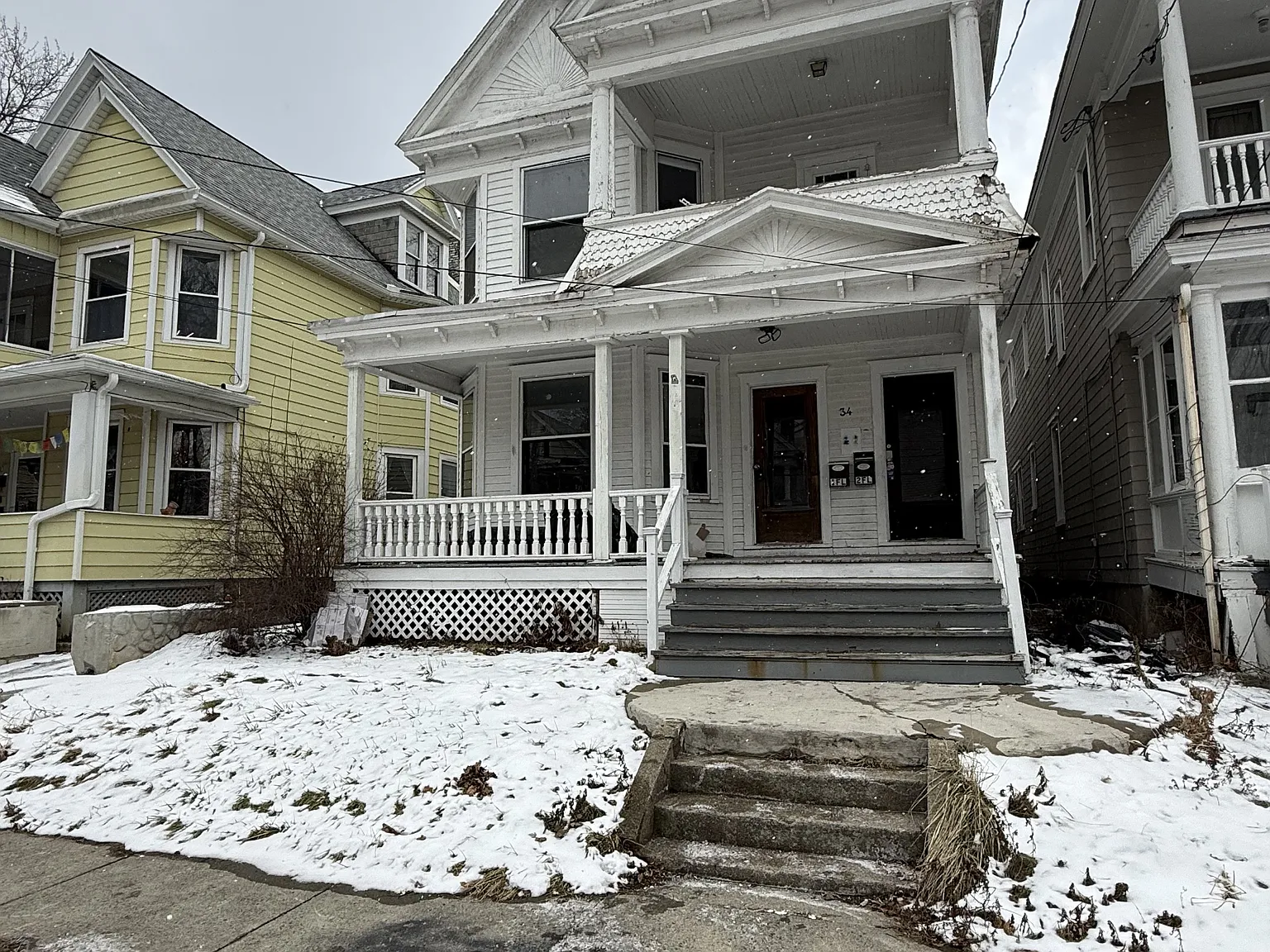 34 Besch Avenue - 1 — Photo 1
