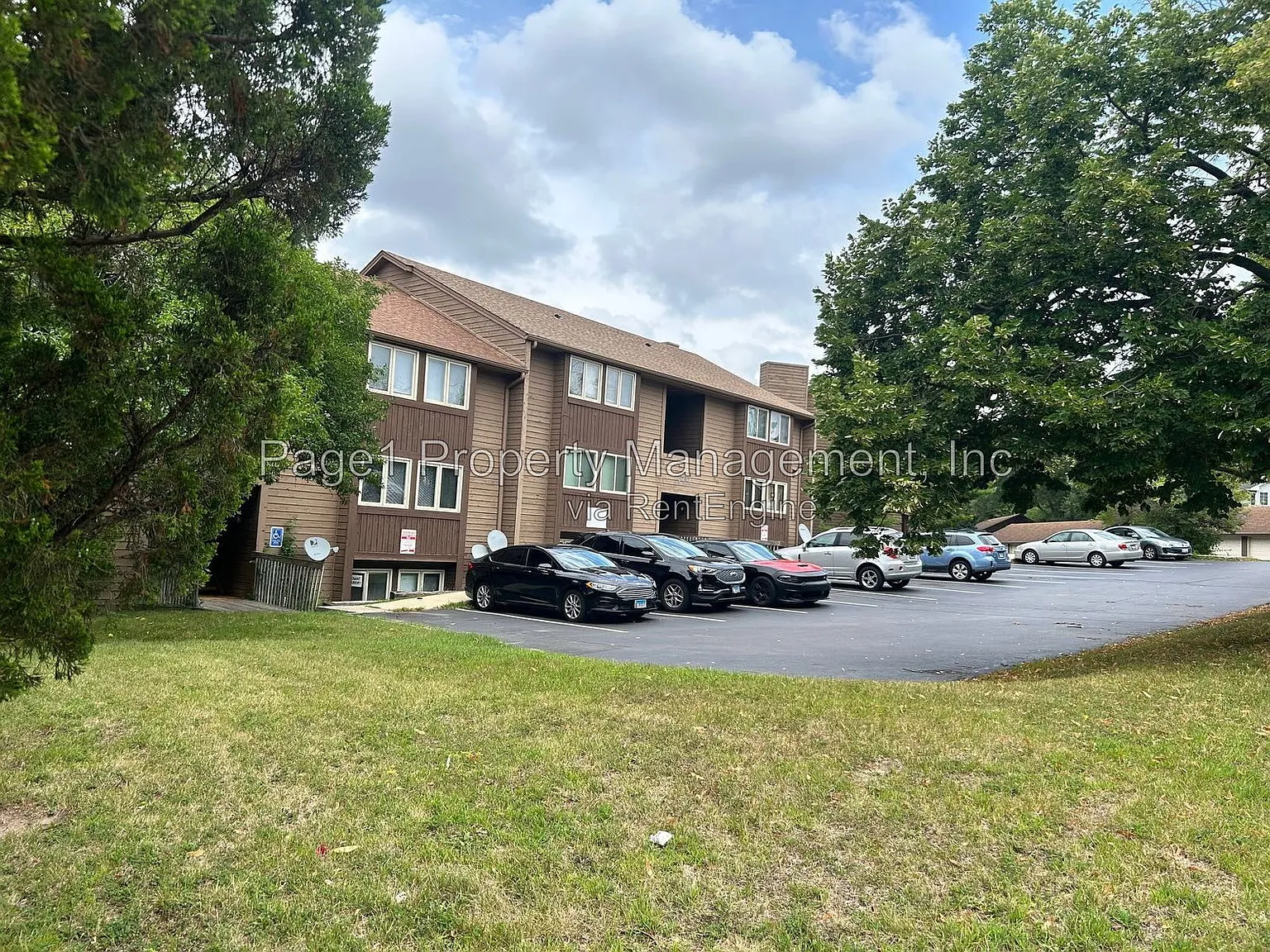 2 bed, 1.0 bath, $1,075 — Photo 2