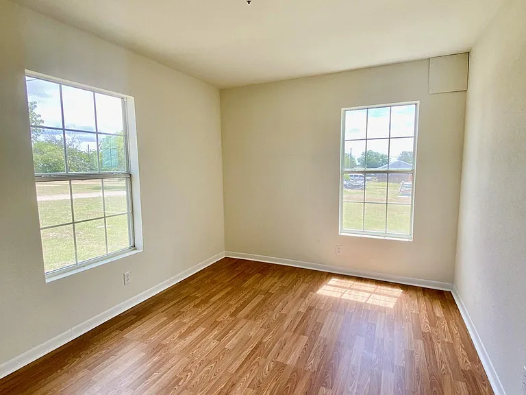 235 Jasmine Ln — Photo 4
