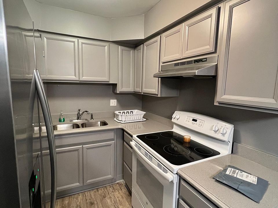 1st image of 101 Manor Cir #101
