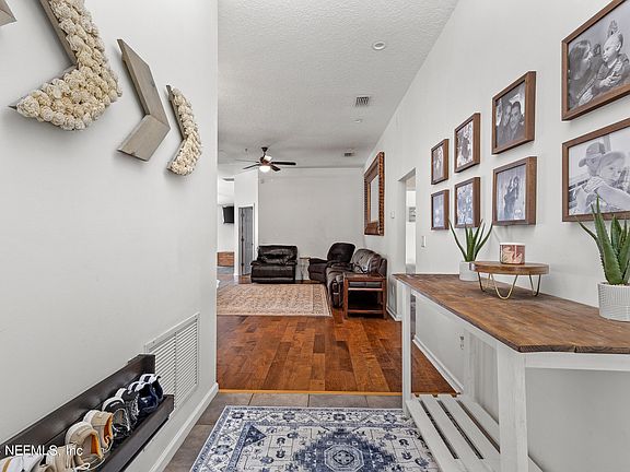 4th image of 833 MARJORIES Way
