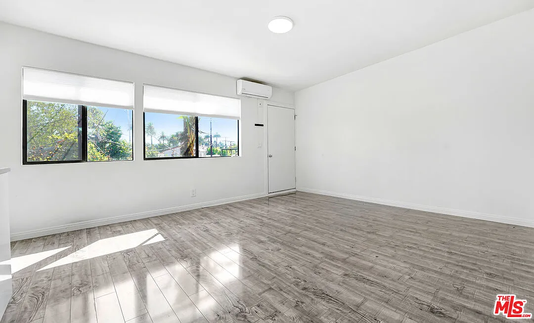 2 bed, 2.0 bath, 800 sqft, $2,600 — Photo 3