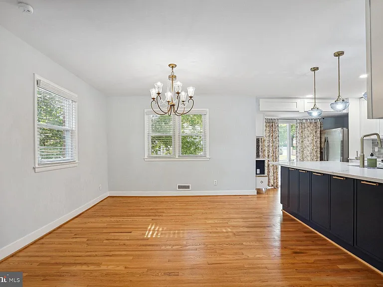 1100 Maple Ave E — Photo 23
