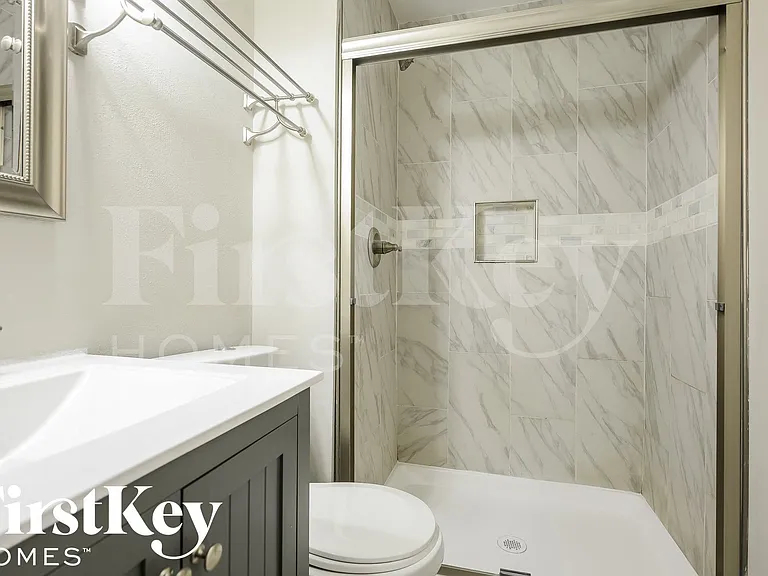 11321 Amboy Ln — Photo 13