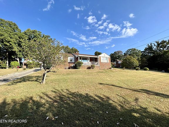 3rd image of 224 Stooksbury St