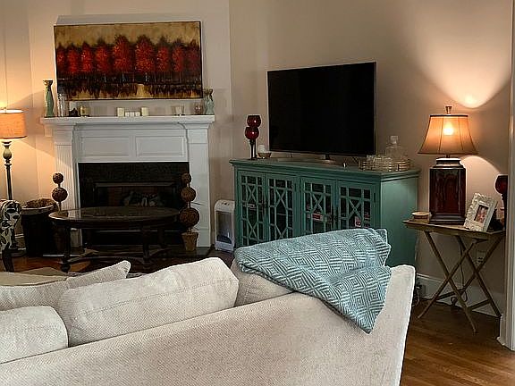 Living Room w/ Gas Fireplace