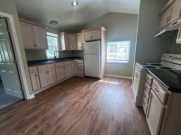 3rd image of 2103 3rd Ave NE