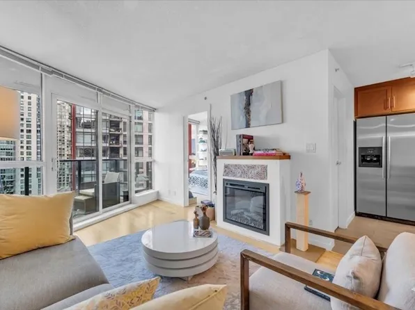1189 Melville St #1707, Vancouver, BC V6E 4T8