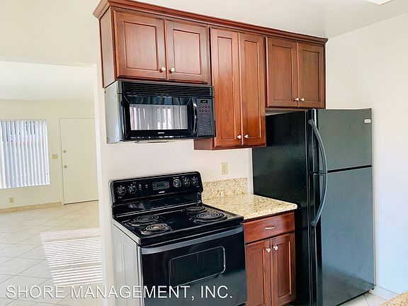 5th image of 3111 Byron St #C