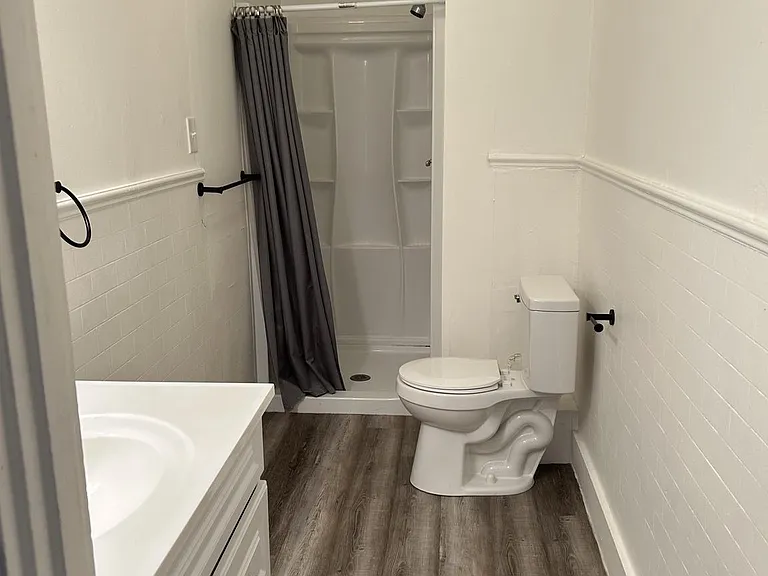 106 N Main St #B — Photo 4