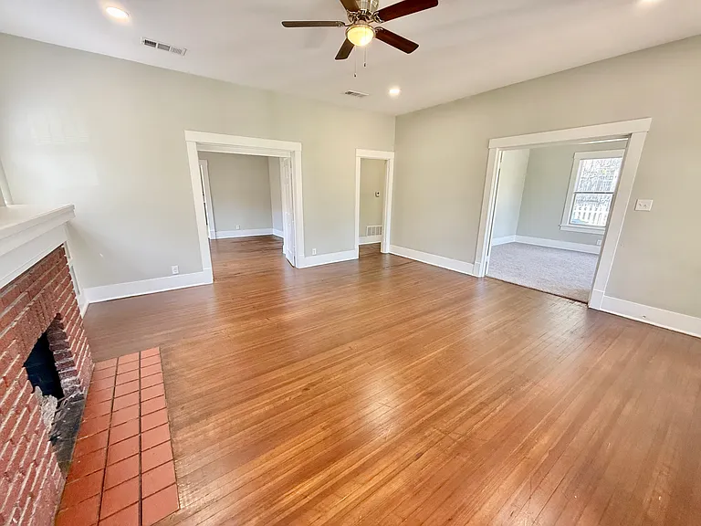 1201 E Lamar St — Photo 4