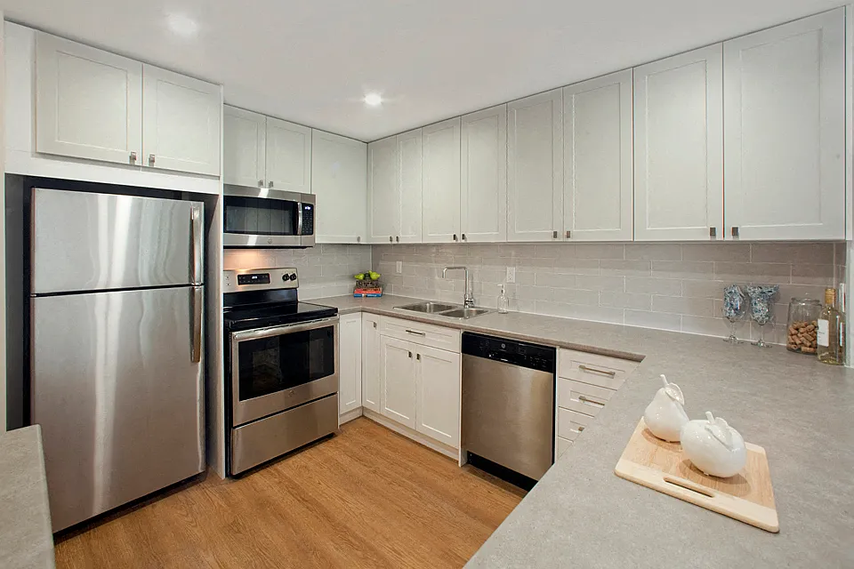 Bay Terrace Apartments — Photo 2