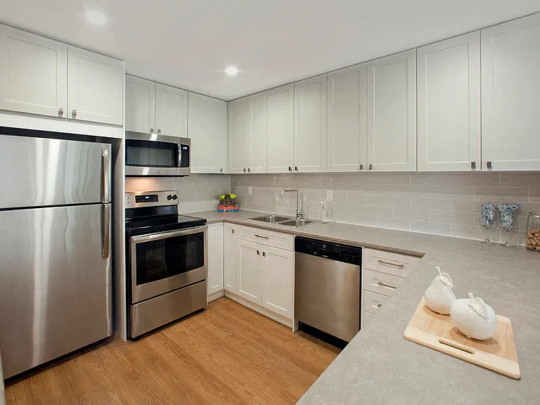 334 Dundas St E — Photo 2