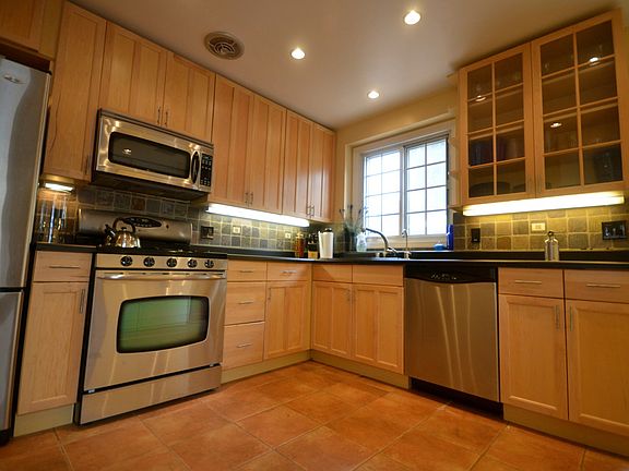 3rd image of 6411 W 86th Pl