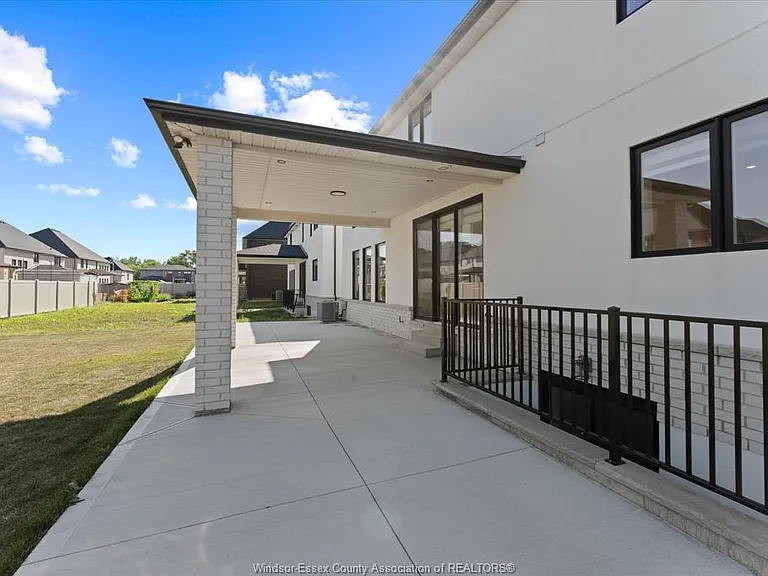 601 Holburn St — Photo 33