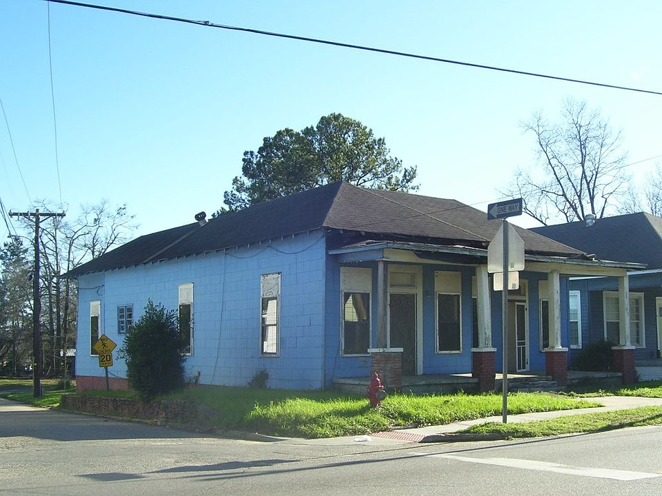 2nd image of 1013 N Three Notch St