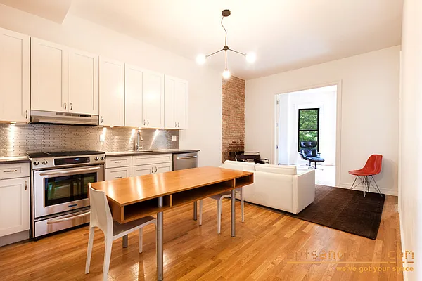 Rented by aptsandlofts.com | media 28