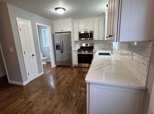 72 Bunker Hill St #1, Lowell, MA 01850