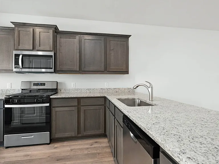 1529 Harvester Dr — Photo 4
