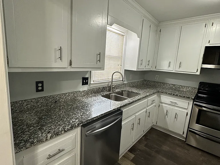 1414 Old Virginia Ct SE — Photo 8