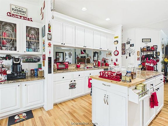 3rd image of 501 Broncos Cir