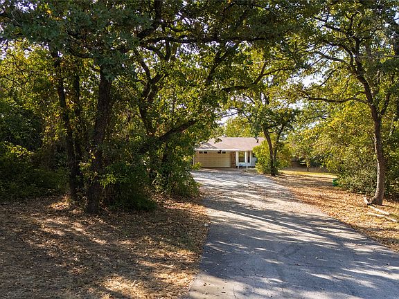 5th image of 211 Oak Ct