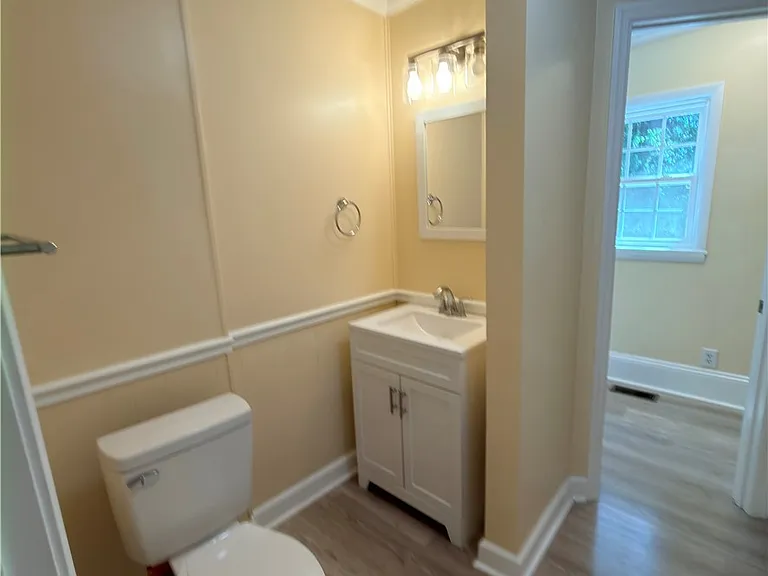 228 Eastwood Ave — Photo 18