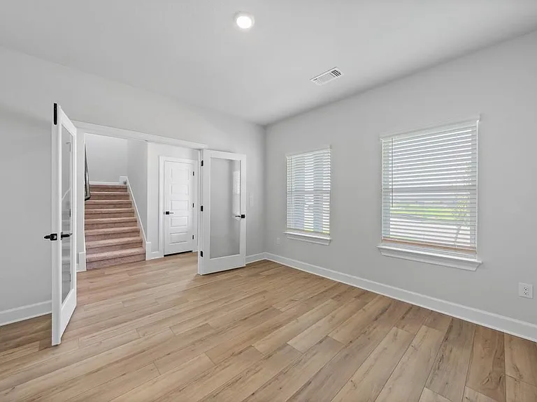 9513 Balmy Ln — Photo 3