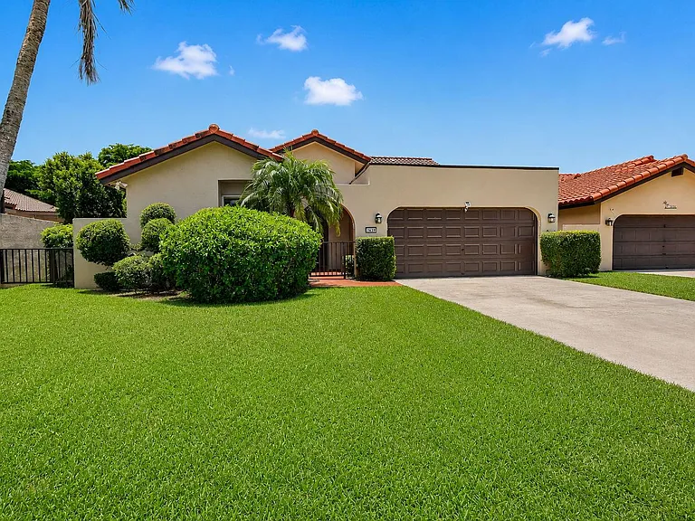 7690 Solimar Cir — Photo 2