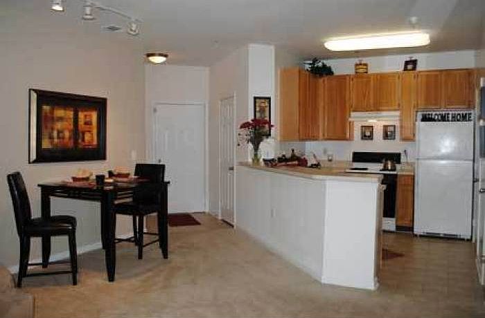 Kitchen w/ b-bar