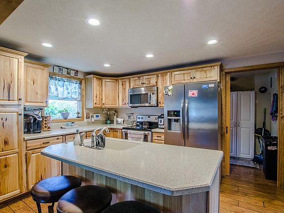 4th image of 443 Lee Ln