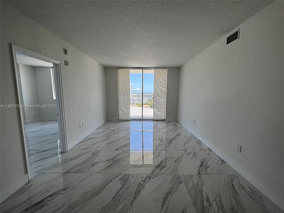 4th image of 18800 NE 29th Ave APT 1017