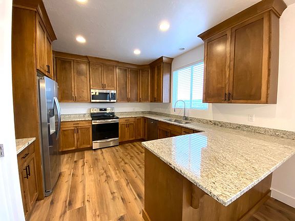 4th image of 438 N Stone Mountain Dr #52