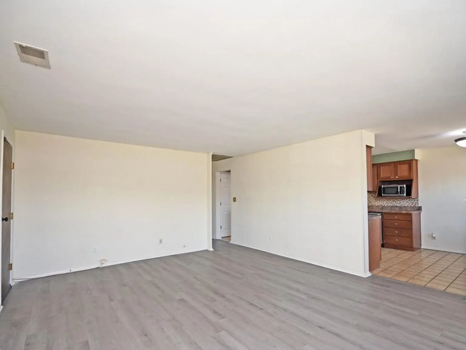 3 bed, 1242 sqft, $2,000 — Photo 2